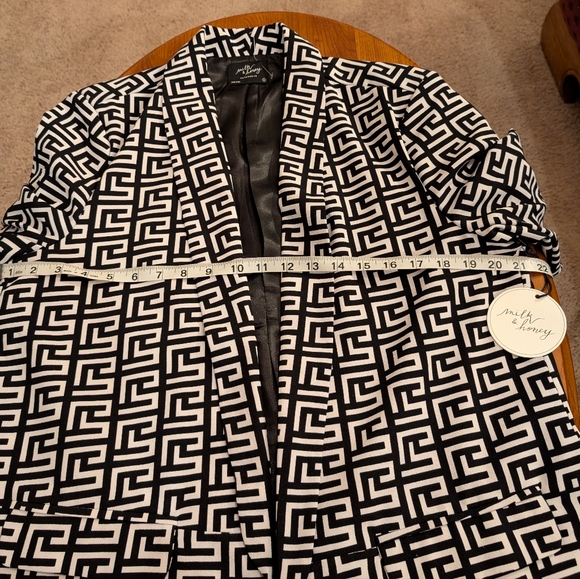 Milk & Honey black/white lined blazer, size XL - Picture 5 of 10